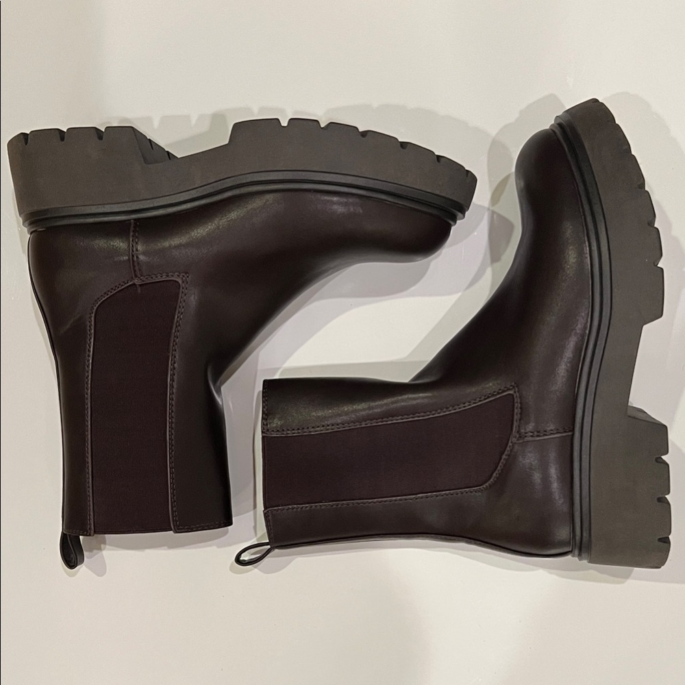 Steve Madden Pull on Chelsea Ankle Boot platform lug, brown